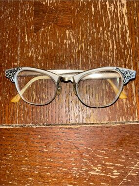 Vintage Cream Cat-Eye Glasses with Decorative Silver Corner Accents